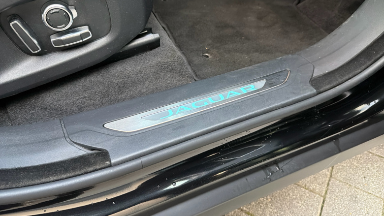 Jaguar F-Pace 2.0 D200 R-Dynamic HSE Black 5dr Auto AWD Diesel Estate